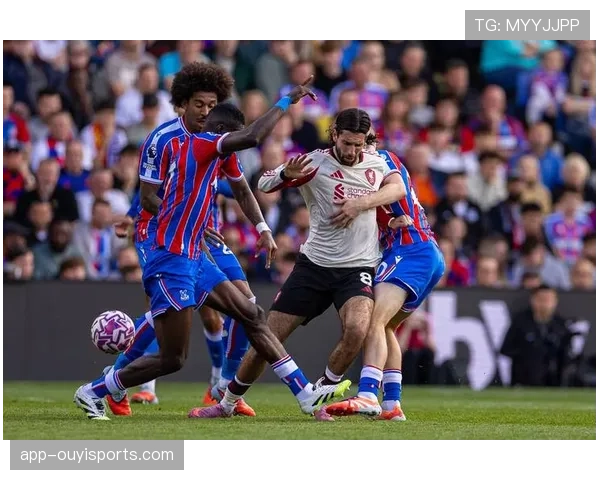 英超裁判公司评估新赛季VAR改进方案,重点解决“延迟吹罚”对攻防转换的干扰 英超裁判公司评估新赛季VAR改进方案,重点解决“延迟吹罚”对攻防转换的干扰